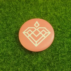 被動收慕魔法師-戀愛徽章（粉底白Logo）